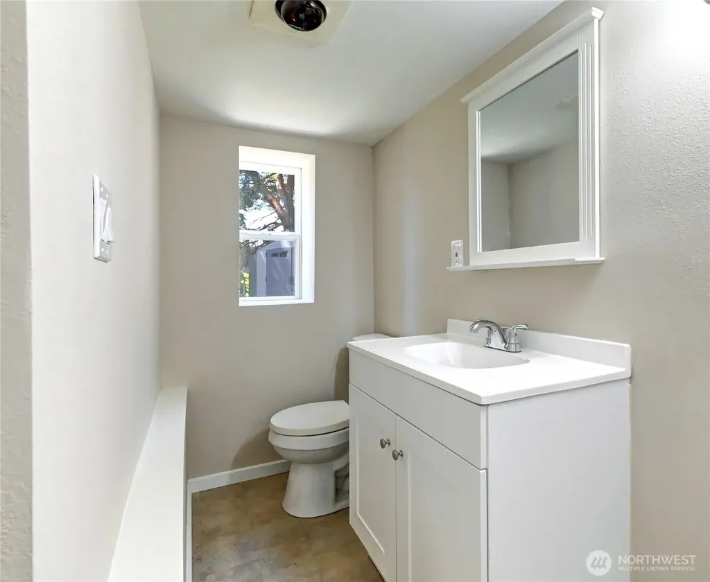 7043 17 Avenue NW Seattle WA 98117