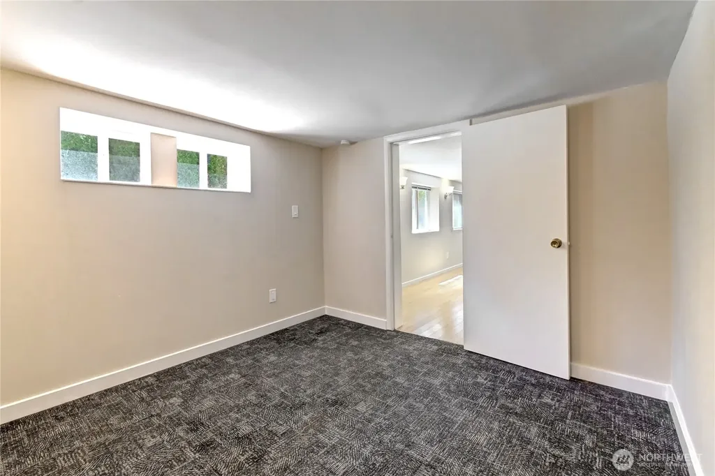 7043 17 Avenue NW Seattle WA 98117