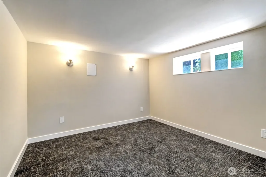 7043 17 Avenue NW Seattle WA 98117