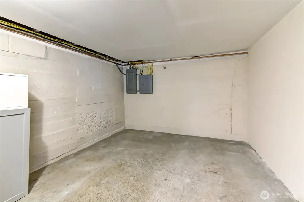 7043 17 Avenue NW Seattle WA 98117