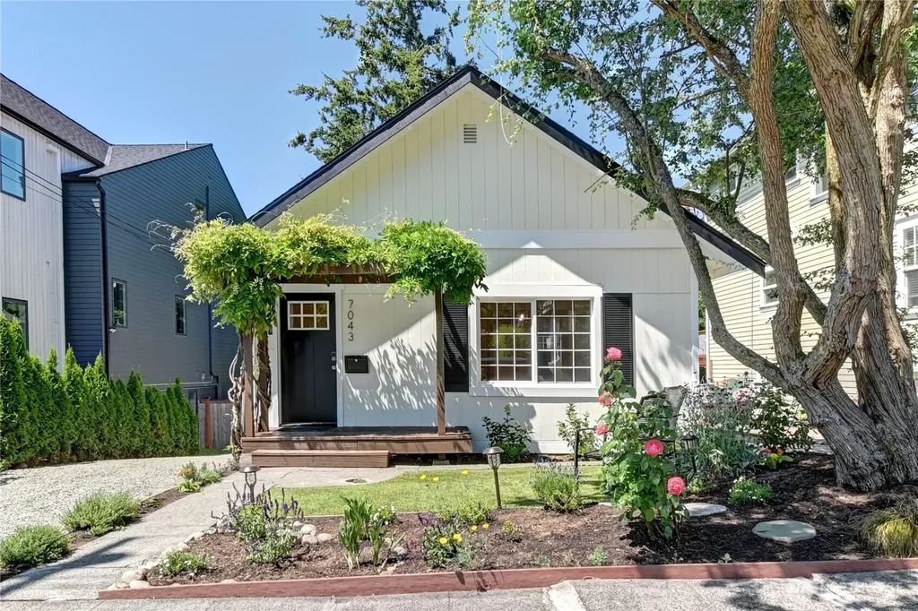7043 17 Avenue NW Seattle WA 98117