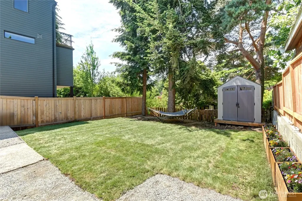 7043 17 Avenue NW Seattle WA 98117