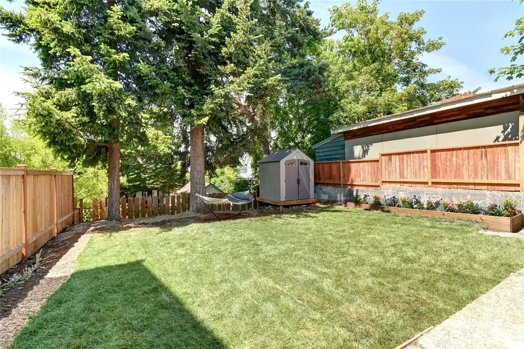 7043 17 Avenue NW Seattle WA 98117
