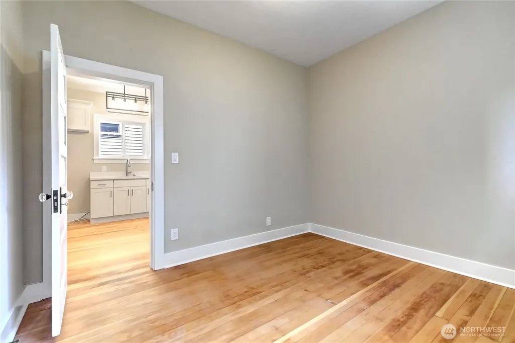 7043 17 Avenue NW Seattle WA 98117