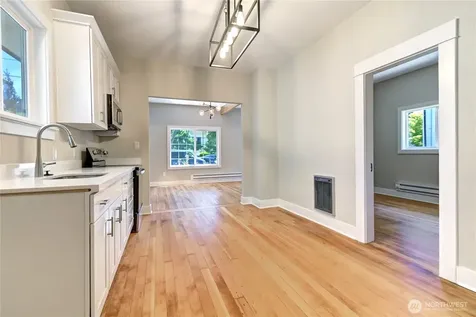 7043 17 Avenue NW Seattle WA 98117