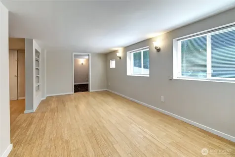 7043 17 Avenue NW Seattle WA 98117