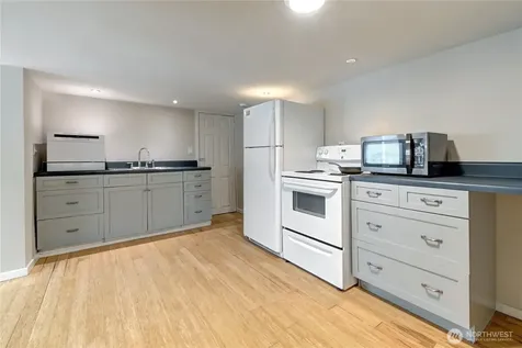 7043 17 Avenue NW Seattle WA 98117
