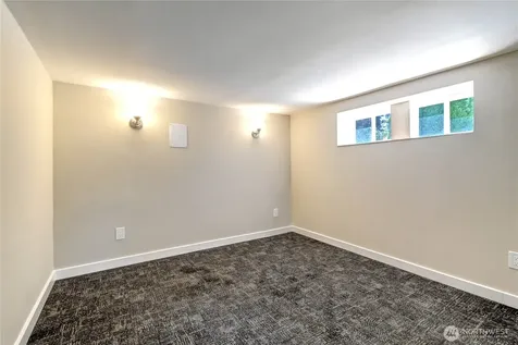 7043 17 Avenue NW Seattle WA 98117