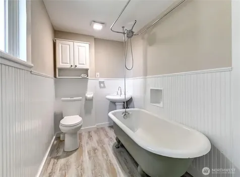 7043 17 Avenue NW Seattle WA 98117