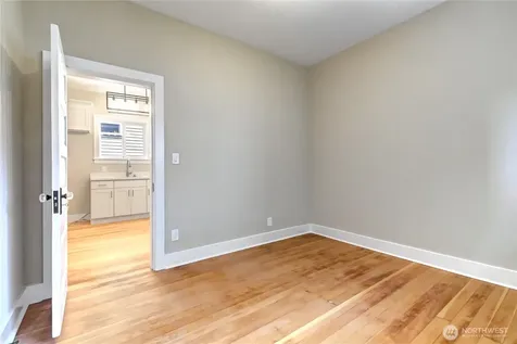 7043 17 Avenue NW Seattle WA 98117