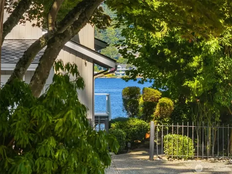 18855 SE 42nd Street Issaquah WA 98027
