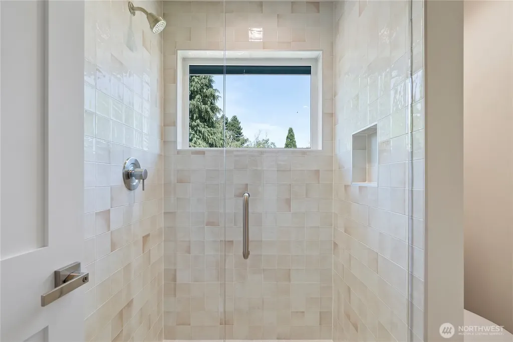 8043 19th Avenue NE Seattle WA 98115