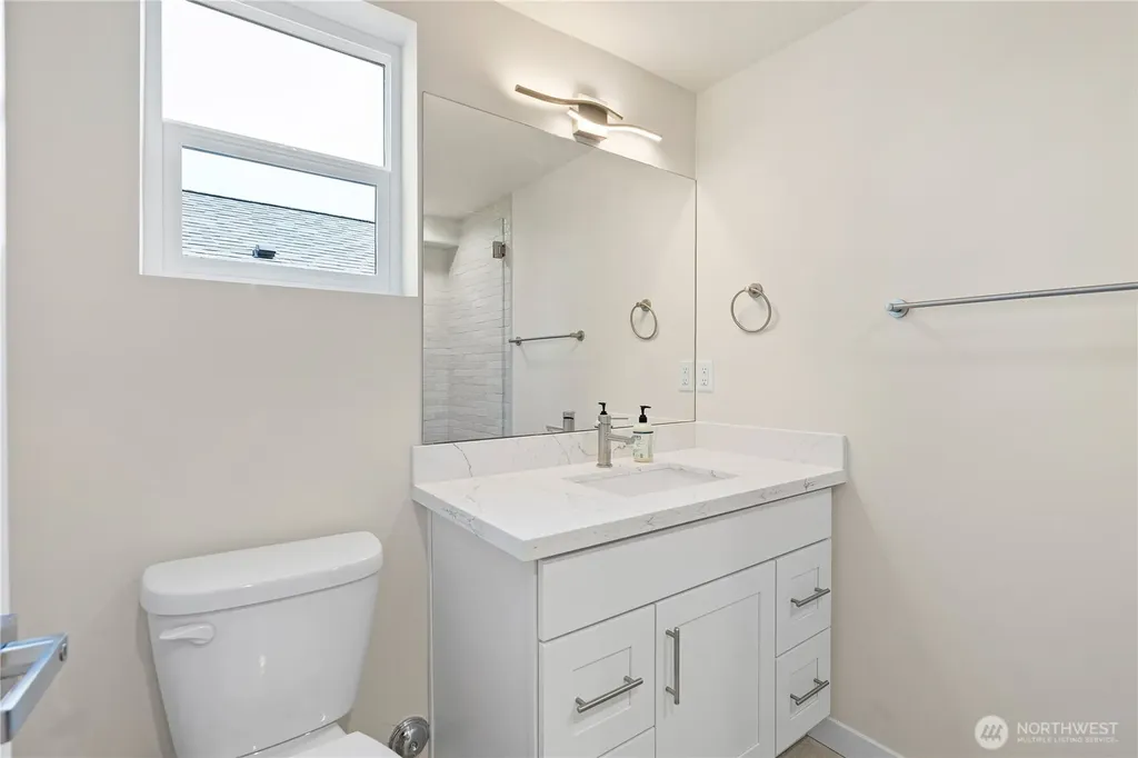 8043 19th Avenue NE Seattle WA 98115