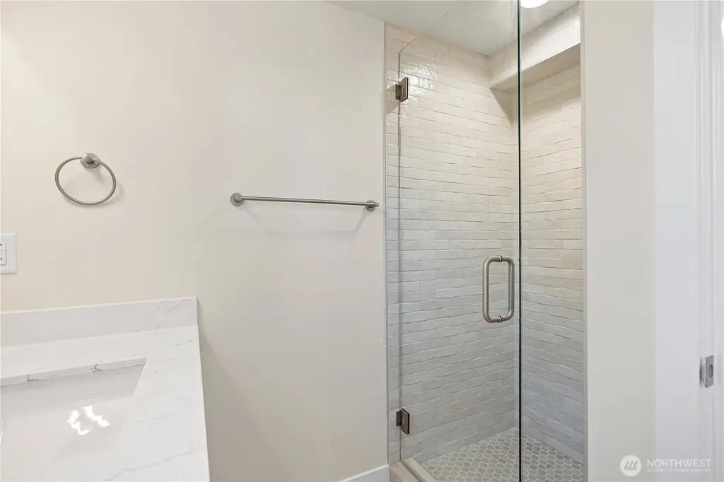 8043 19th Avenue NE Seattle WA 98115