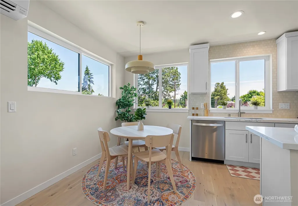 8043 19th Avenue NE Seattle WA 98115