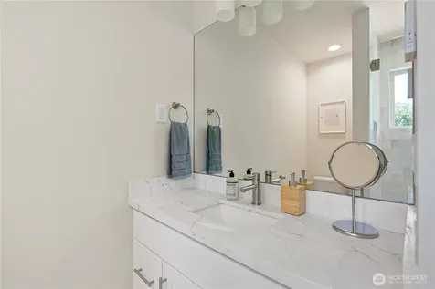 8043 19th Avenue NE Seattle WA 98115