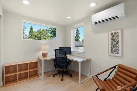 8043 19th Avenue NE Seattle WA 98115