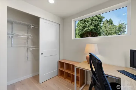 8043 19th Avenue NE Seattle WA 98115
