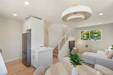 8043 19th Avenue NE Seattle WA 98115
