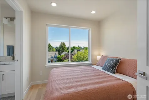 8043 19th Avenue NE Seattle WA 98115