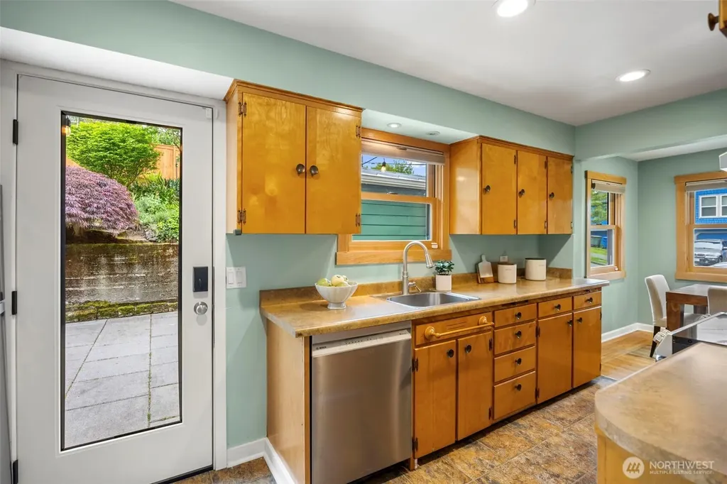 4903 50th Avenue S Seattle WA 98118