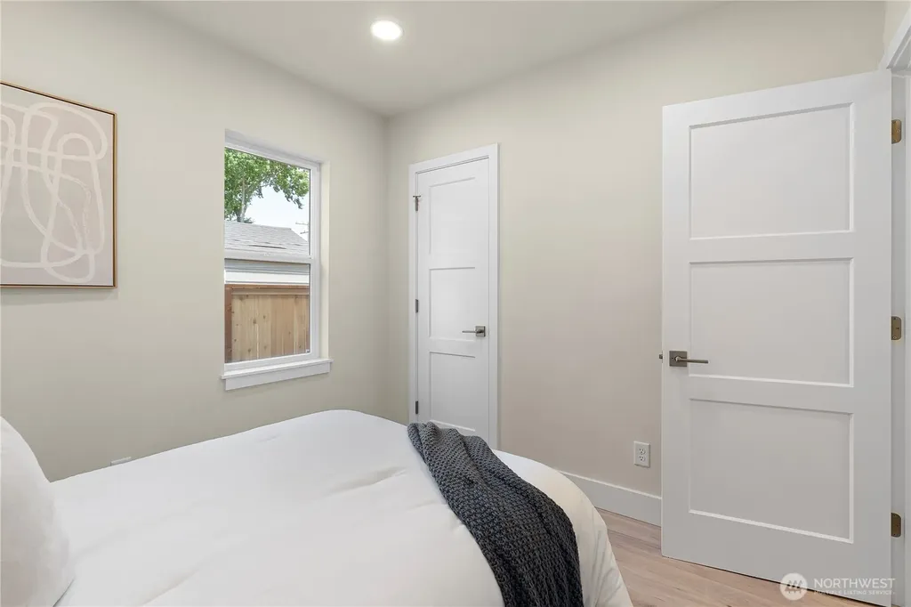 8045 19th Avenue NE Seattle WA 98115