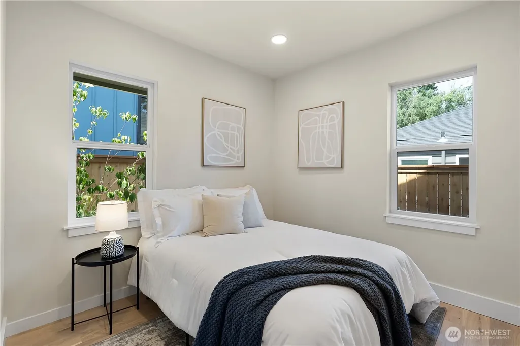 8045 19th Avenue NE Seattle WA 98115