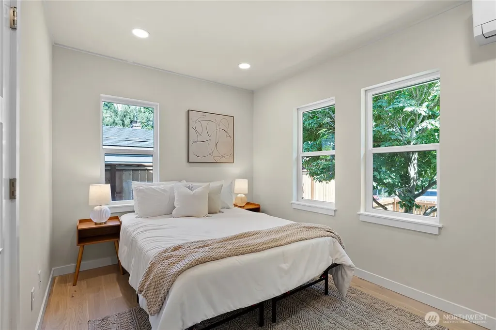8045 19th Avenue NE Seattle WA 98115