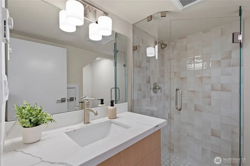 8045 19th Avenue NE Seattle WA 98115