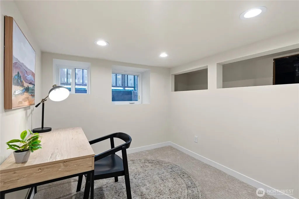 8045 19th Avenue NE Seattle WA 98115