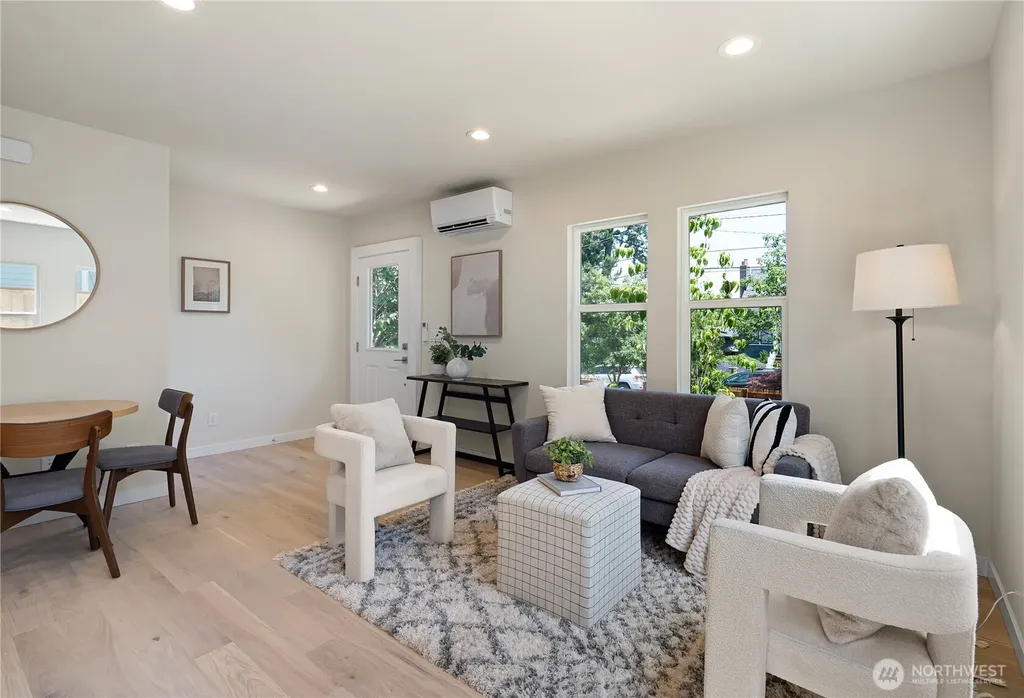 8045 19th Avenue NE Seattle WA 98115