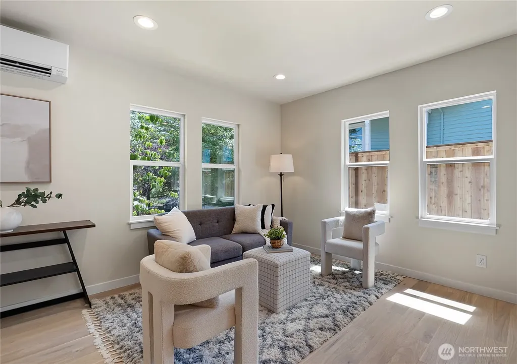 8045 19th Avenue NE Seattle WA 98115