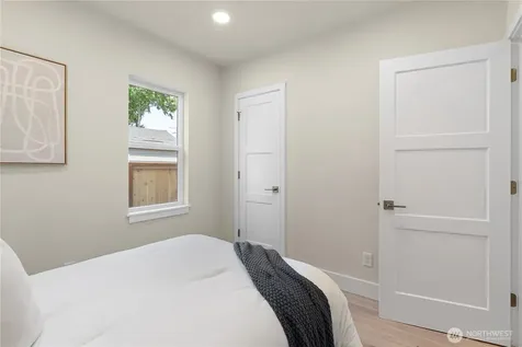 8045 19th Avenue NE Seattle WA 98115