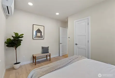 8045 19th Avenue NE Seattle WA 98115