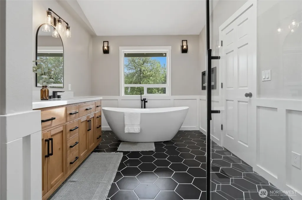 6317 Crescent Beach Road NW Vaughn WA 98394