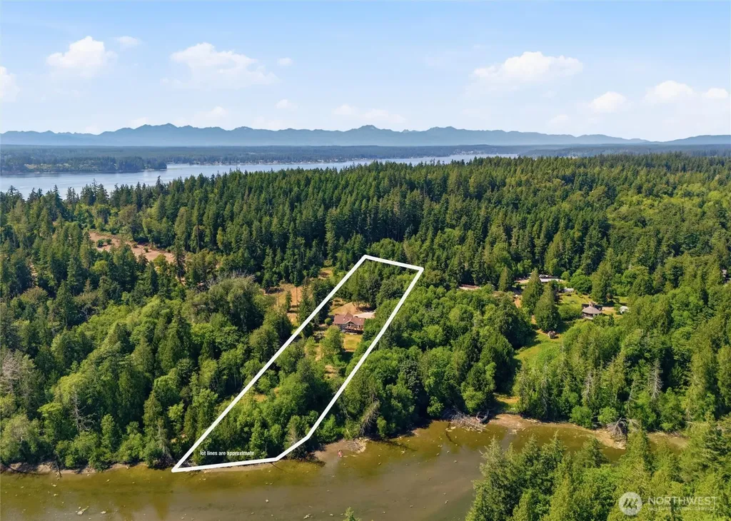 6317 Crescent Beach Road NW Vaughn WA 98394