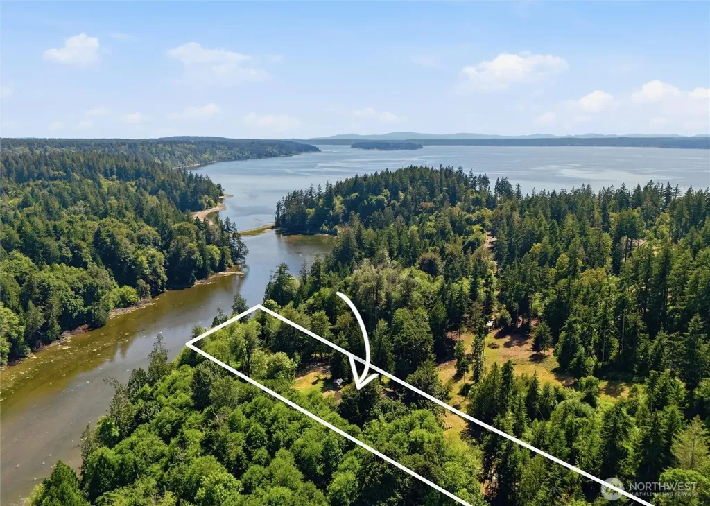 6317 Crescent Beach Road NW Vaughn WA 98394