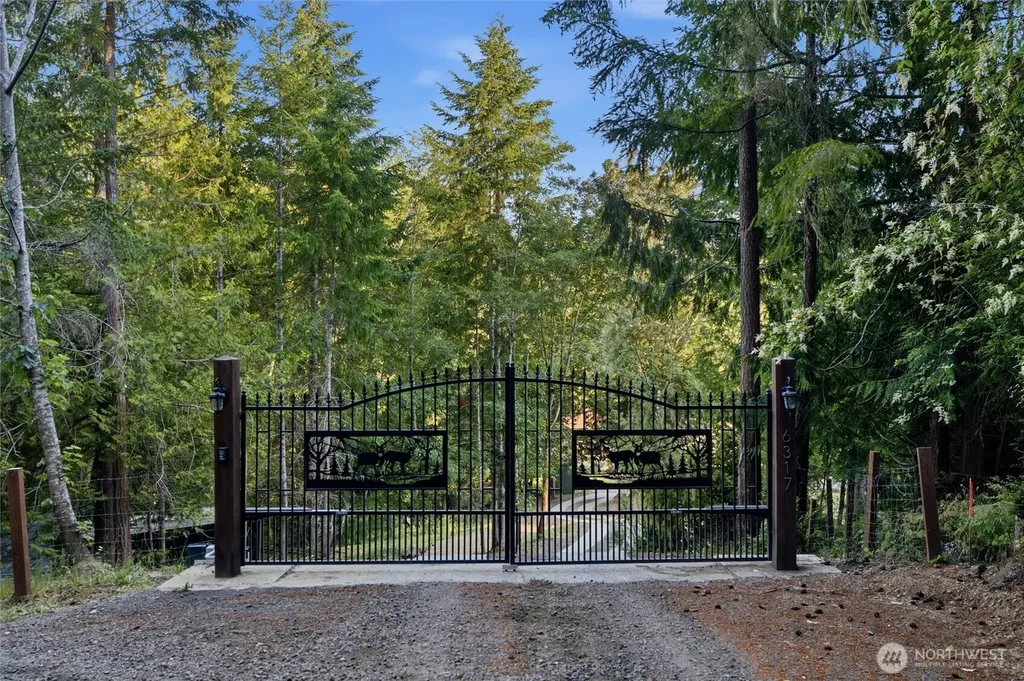 6317 Crescent Beach Road NW Vaughn WA 98394