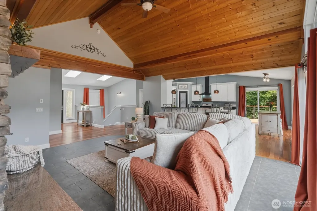 6317 Crescent Beach Road NW Vaughn WA 98394