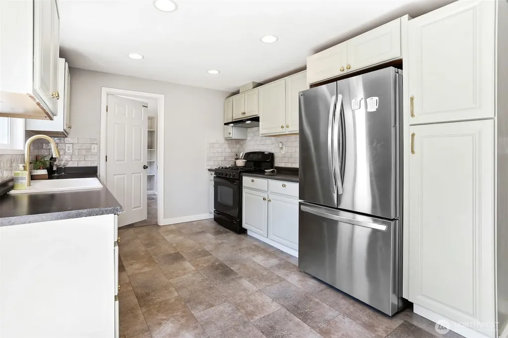 22628 87th Avenue W Edmonds WA 98026