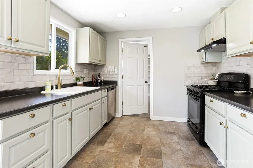 22628 87th Avenue W Edmonds WA 98026