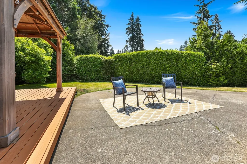 22628 87th Avenue W Edmonds WA 98026