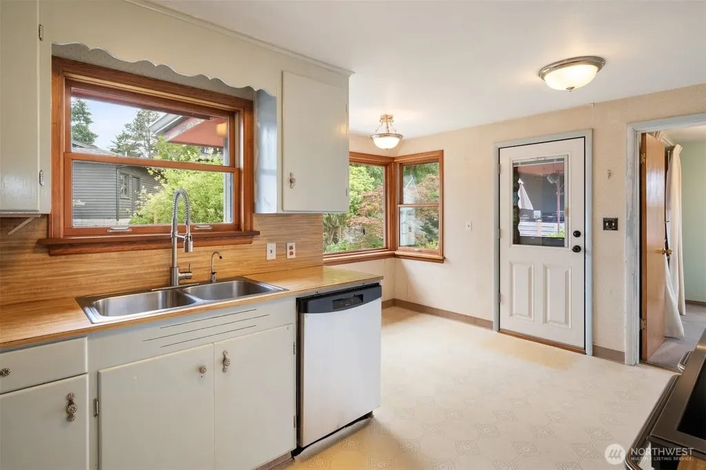 1205 NW Woodbine Way Seattle WA 98177