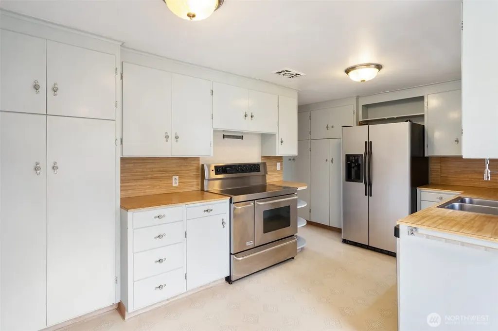 1205 NW Woodbine Way Seattle WA 98177