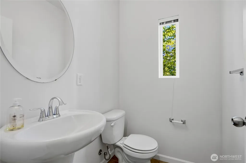 15720 Manor Way Lynnwood WA 98087