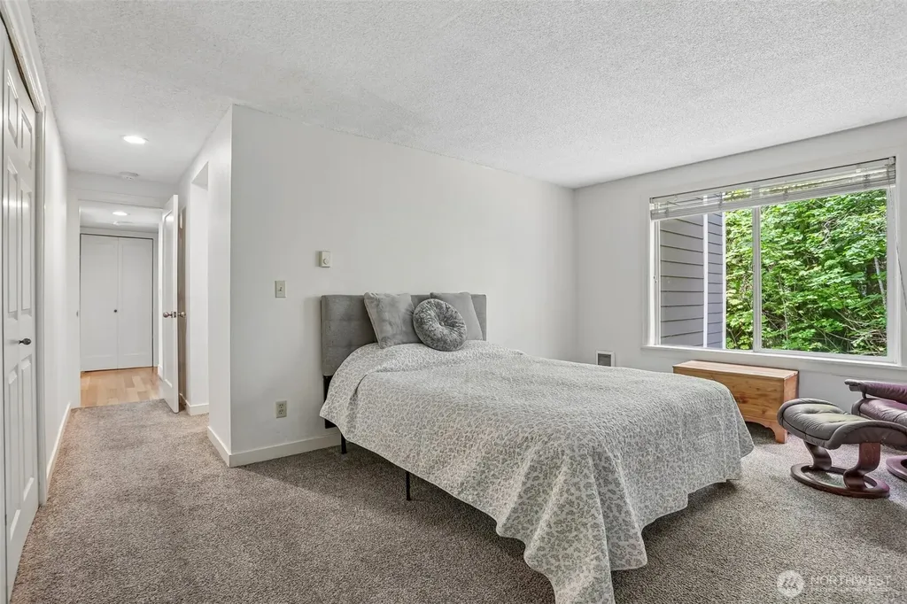 4629 W Lake Sammamish Parkway SE Issaquah WA 98027