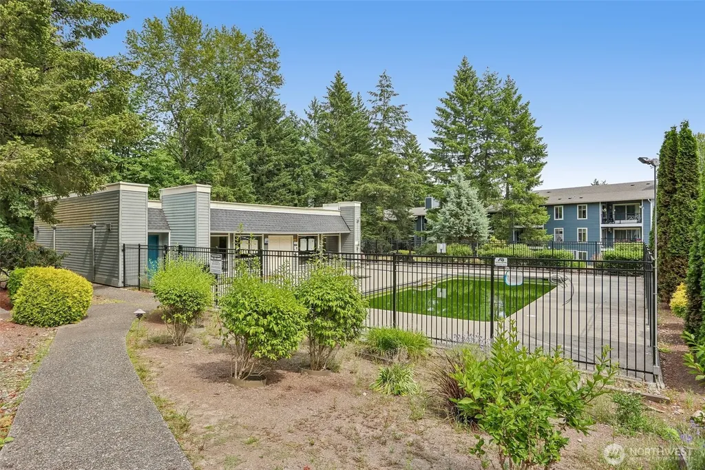 4629 W Lake Sammamish Parkway SE Issaquah WA 98027