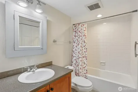 4629 W Lake Sammamish Parkway SE Issaquah WA 98027