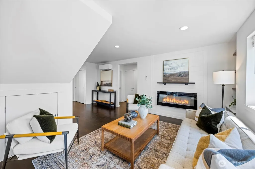 10215 Evanston Avenue N Seattle WA 98133