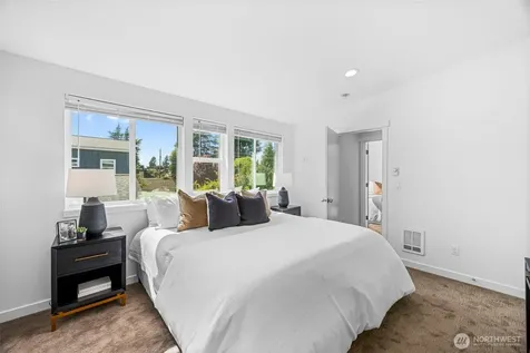 10215 Evanston Avenue N Seattle WA 98133